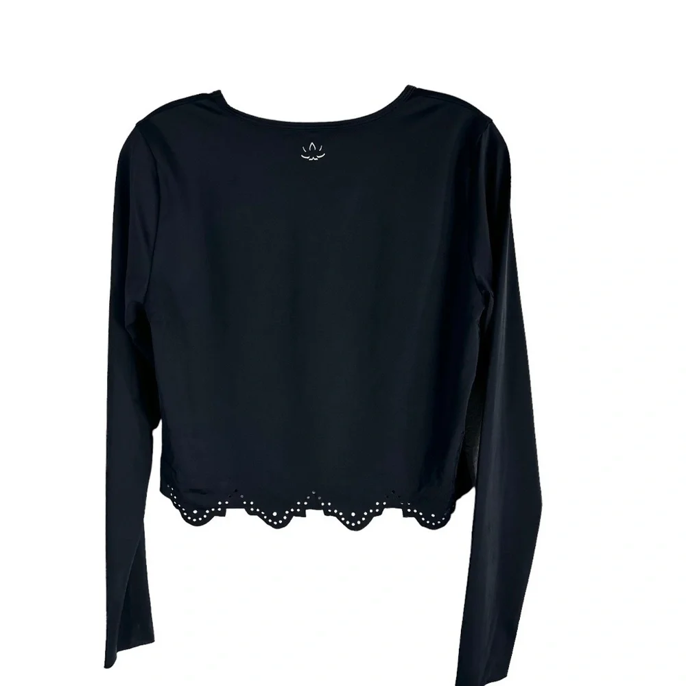 Beyond Yoga Cruz Scalloped Cropped Long Sleeve Top in Black SZ L